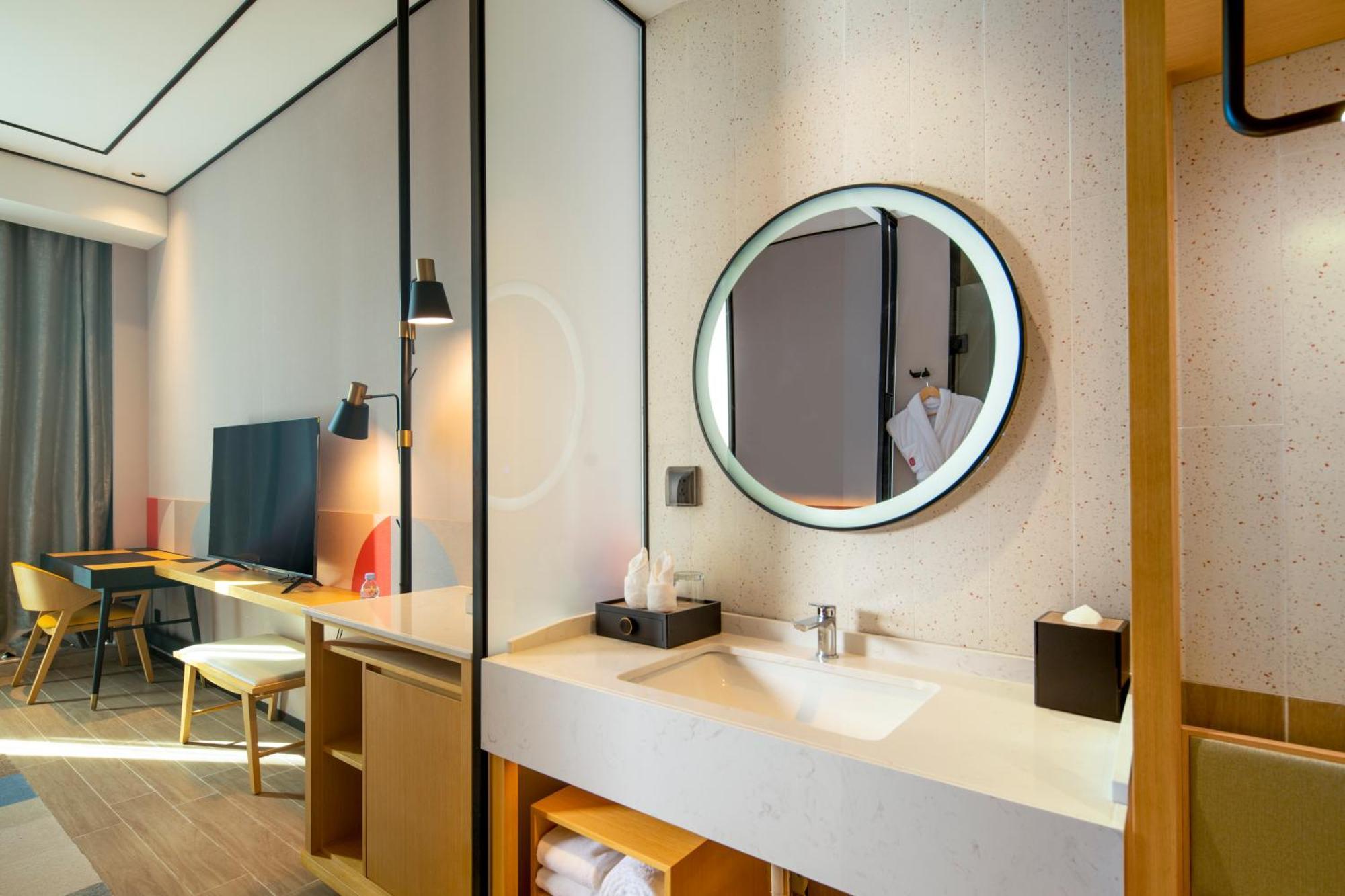 Hilton Garden Inn Shenzhen Airport,Enjoy 24-Hour One Way Free Delivery From Hotel To Shenzhen Baoan Airport On The Hour شينزين المظهر الخارجي الصورة