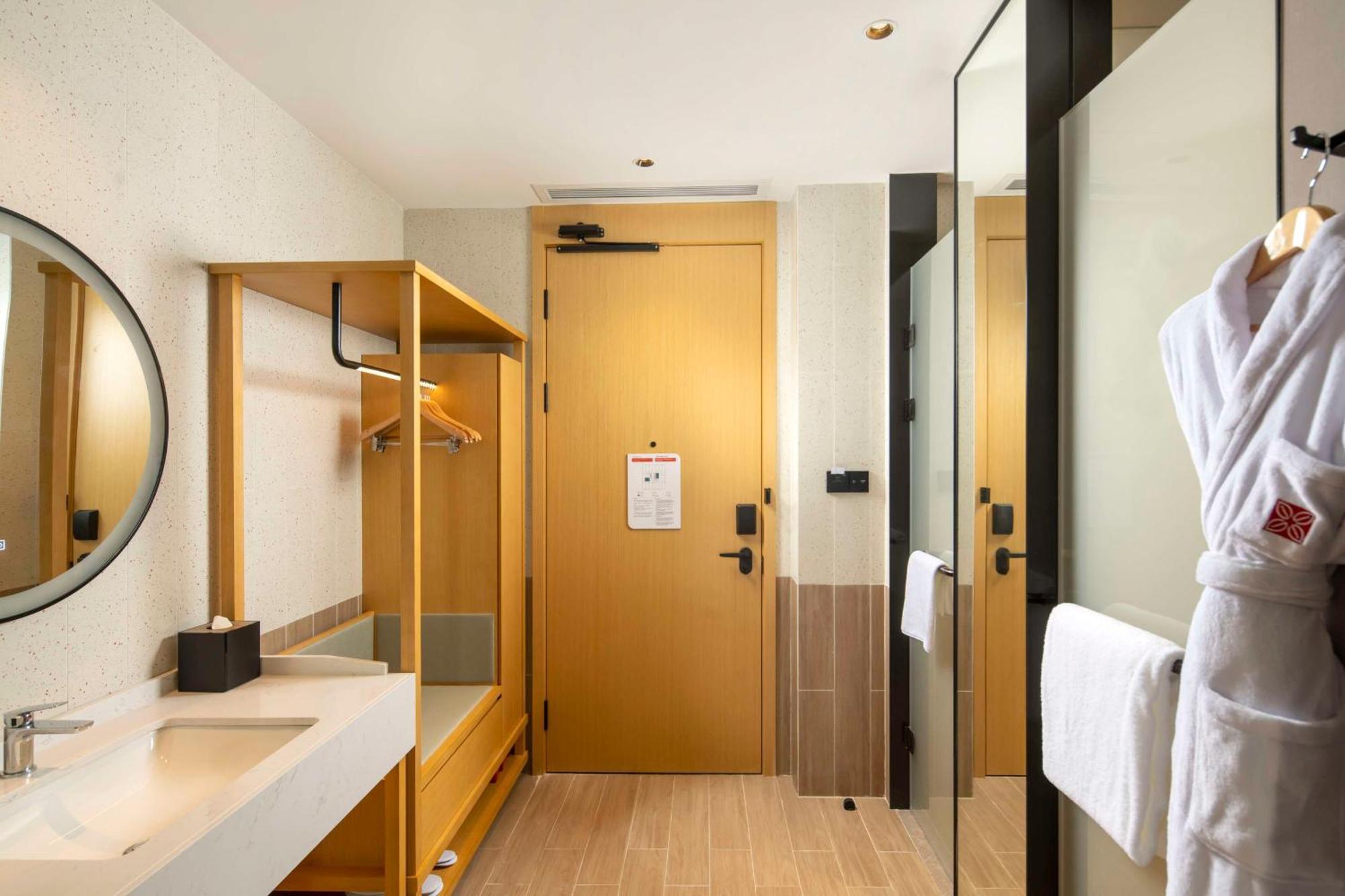 Hilton Garden Inn Shenzhen Airport,Enjoy 24-Hour One Way Free Delivery From Hotel To Shenzhen Baoan Airport On The Hour شينزين المظهر الخارجي الصورة
